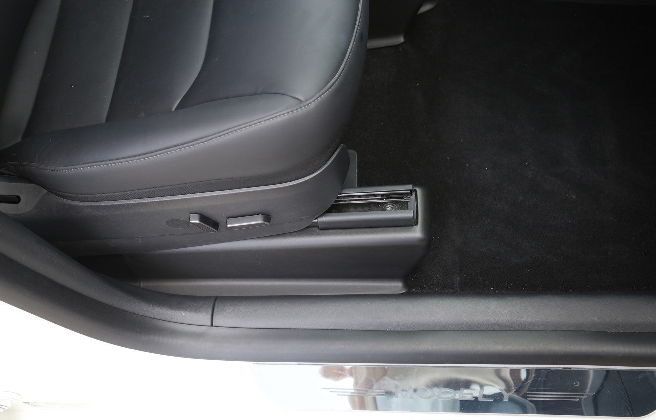 Model Y Istuimen suojakulmat