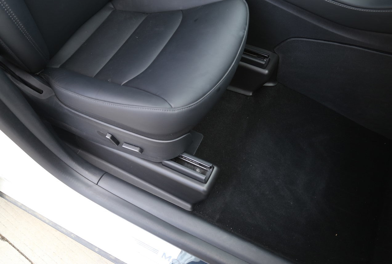 Model Y Istuimen suojakulmat
