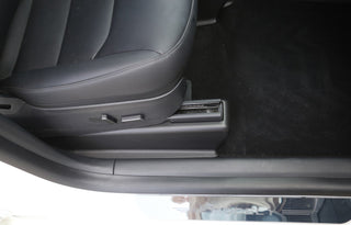 Tesla Model Y – beschermhoeken onder de stoelen – productafbeelding 6