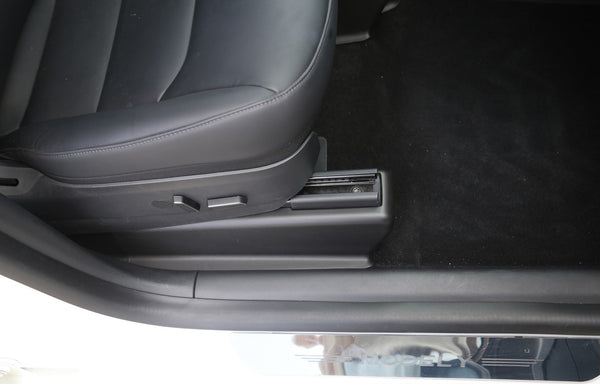 Tesla Model Y – beschermhoeken onder de stoelen – productafbeelding 6