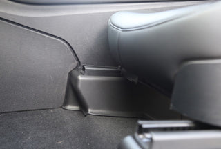 Tesla Model Y – beschermhoeken onder de stoelen – productafbeelding 10