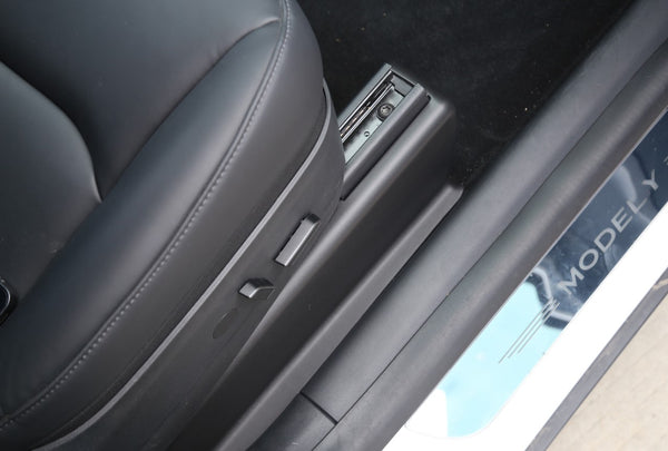 Tesla Model Y – beschermhoeken onder de stoelen – productafbeelding 2
