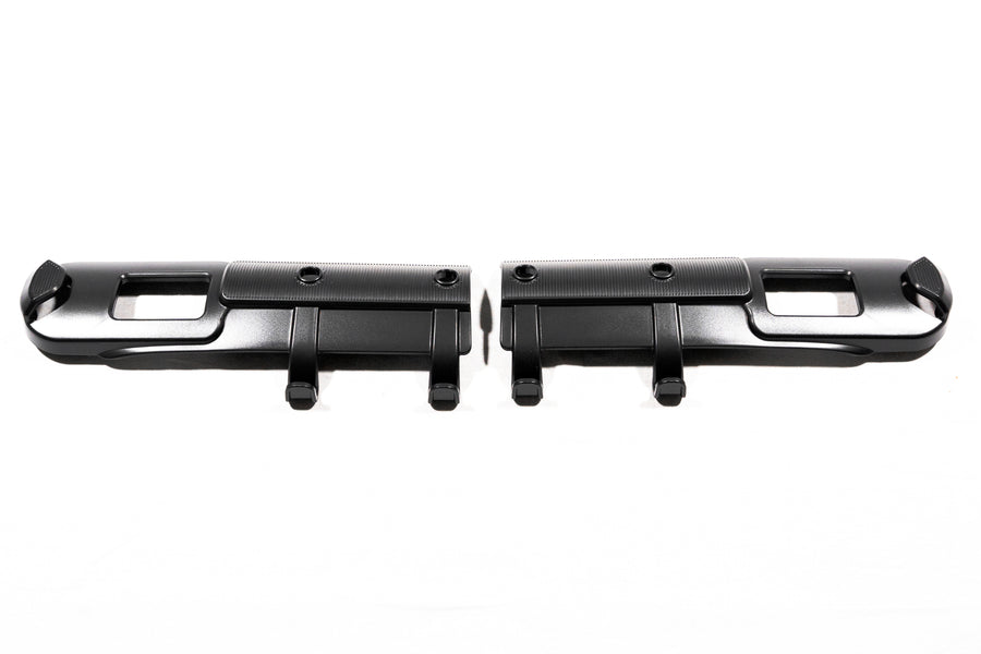 Tesla Model Y – seat-belt hooks